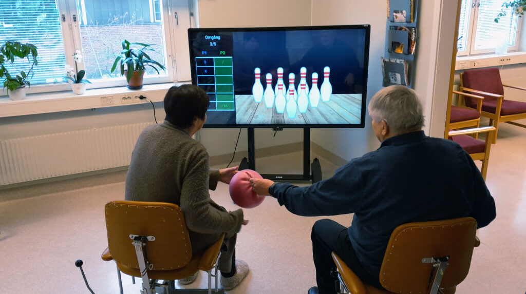 Two people playing YetiBowling